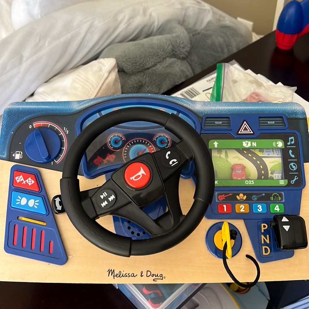 Melissa & Doug steering wheel
